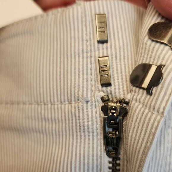 Gap Roll-Up Pinstripe Stretch Shorts Women's Size 10 Button Accents Double Hook - Picture 7 of 14